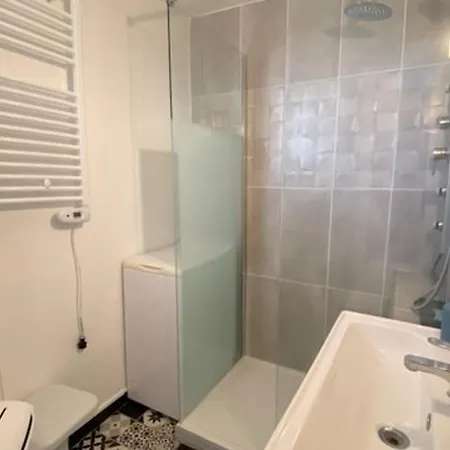 Διαμέρισμα Cosy Avec Vue Sur Et Parking Prive - Fr-1-529-245
